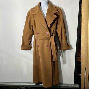 Vtg.Ladies Beige Wool Donnybrook Fully Lined Trench Coat made in Russia Pockets